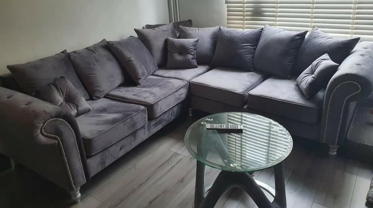 Hugo Grey Velvet Corner Sofa – Plush 2C2 Fabric Corner Couch – Modern Luxury 4–5 Seater Sofa with Deep Cushions for Living Room